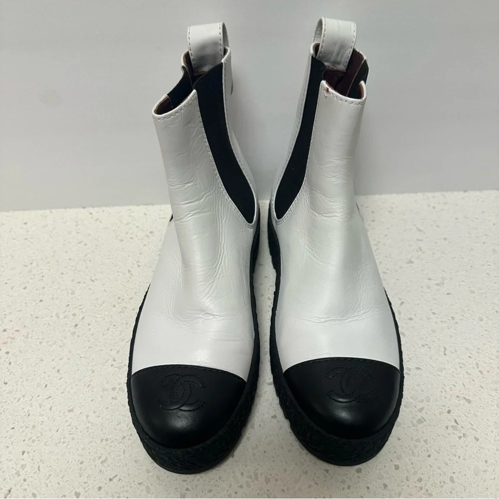 Chanel Calfskin Cap Toe CC Ankle Boots 37 White Black